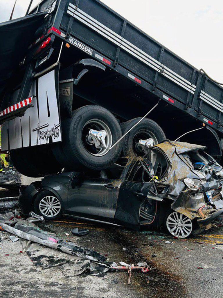 Fatal Bus Crash Claims Lives of 12 Students in Brazil