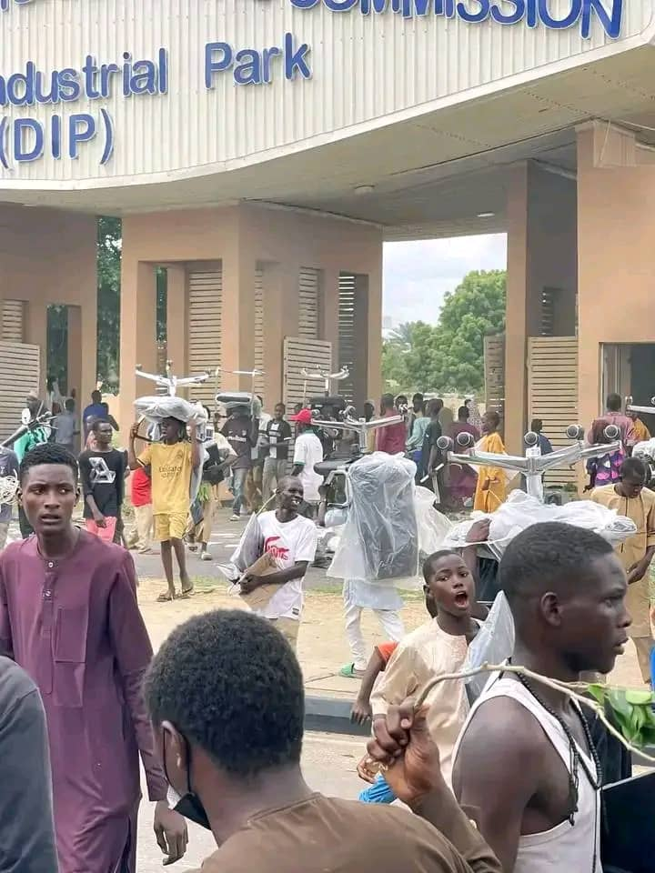 #EndBadGovernance: Kano Protests Turn Violent as Hoodlums Loot Shops, Offices