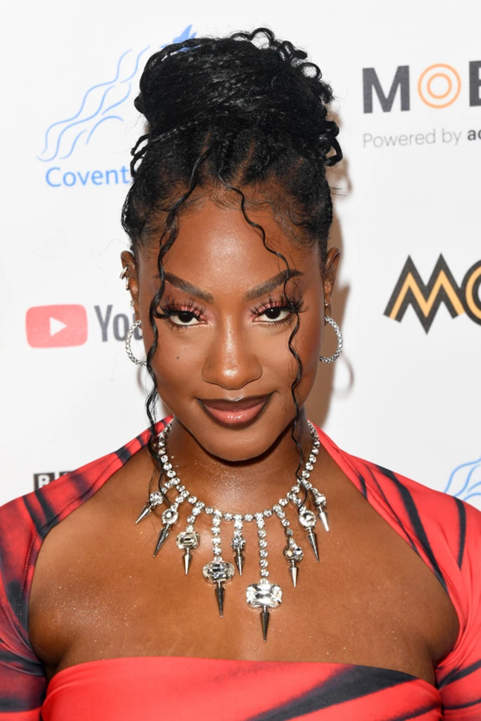 ‘Dating Me Is Like Stumbling Upon Rare Flower’ – Tems Boasts